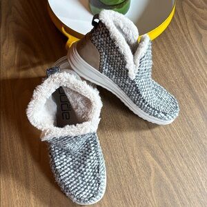 Cozy HEY DUDE Women's Surfer Beach Warm Slip-On Sz10